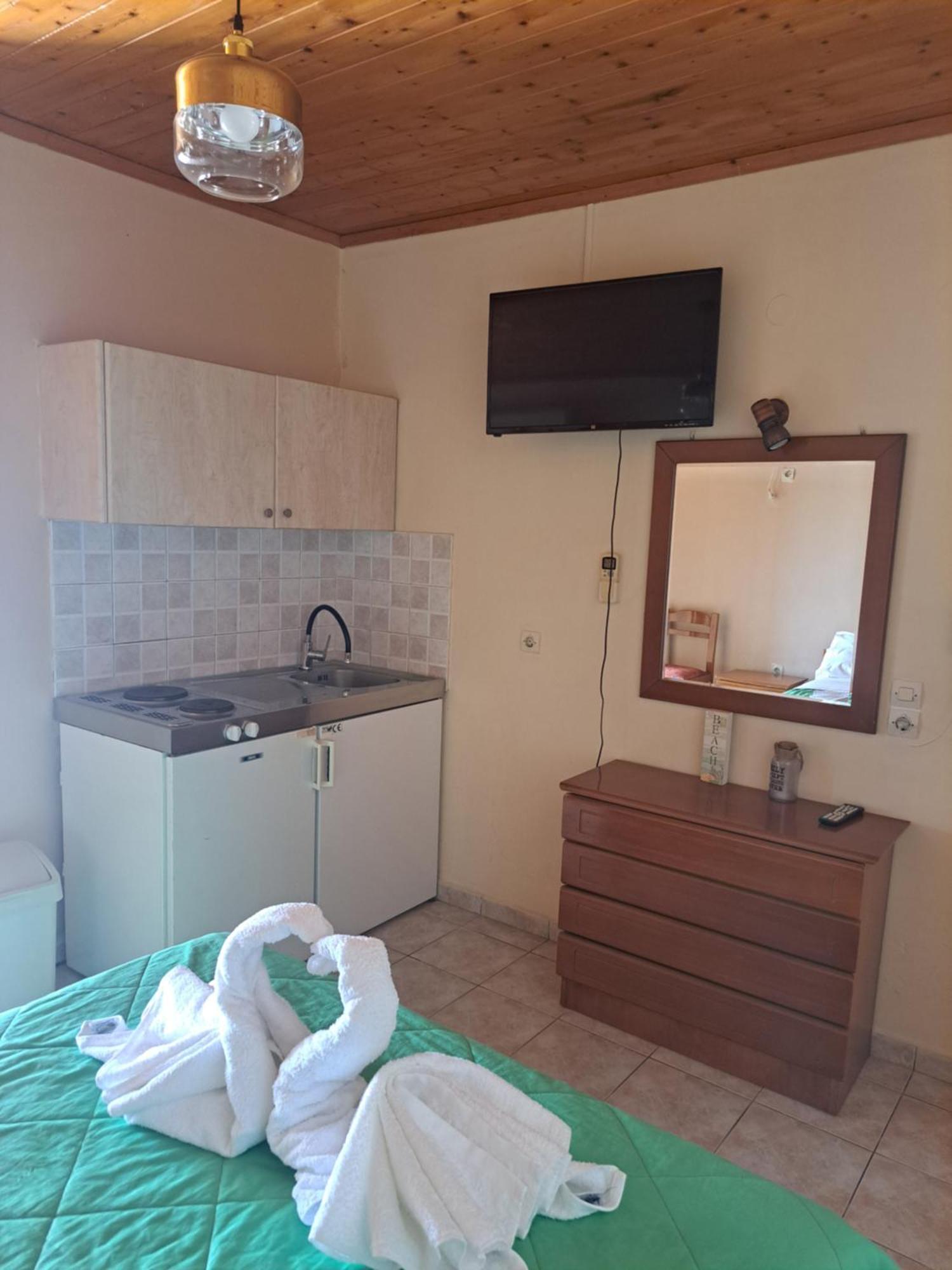 Marinos Studios At Lourdata Village Ngoại thất bức ảnh