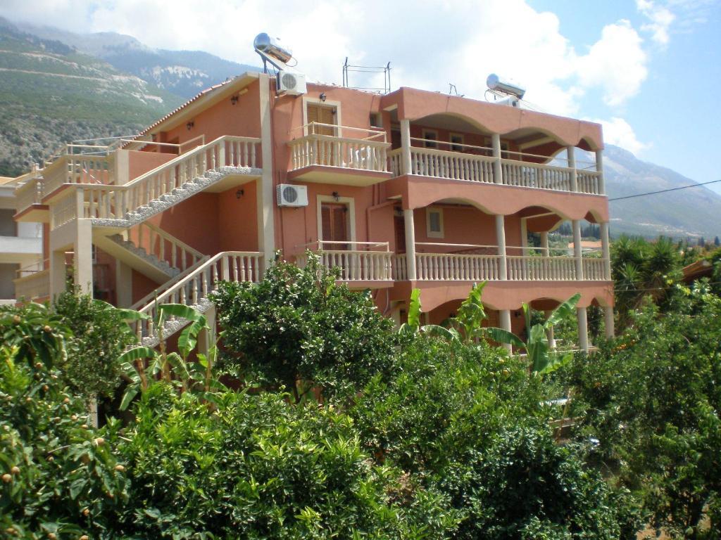 Marinos Studios At Lourdata Village Ngoại thất bức ảnh
