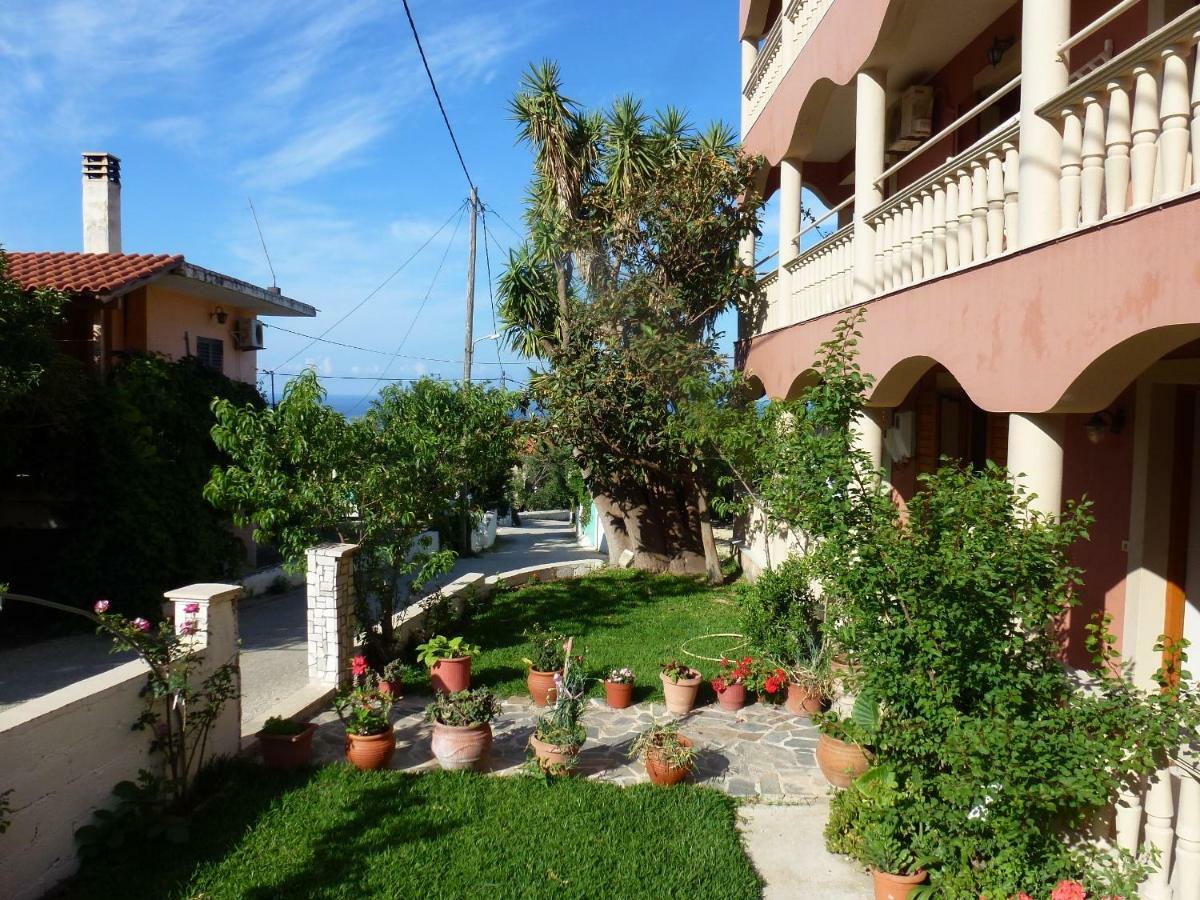 Marinos Studios At Lourdata Village Ngoại thất bức ảnh