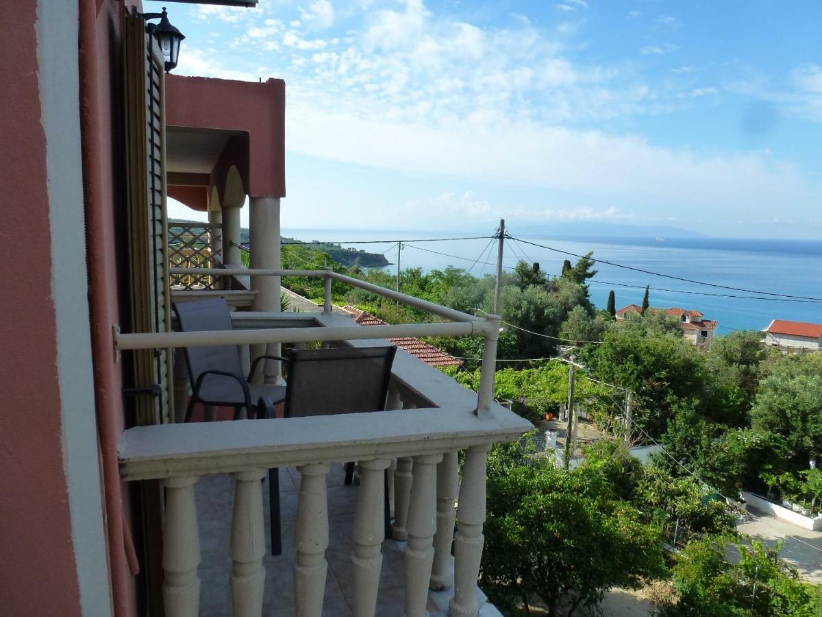 Marinos Studios At Lourdata Village Ngoại thất bức ảnh